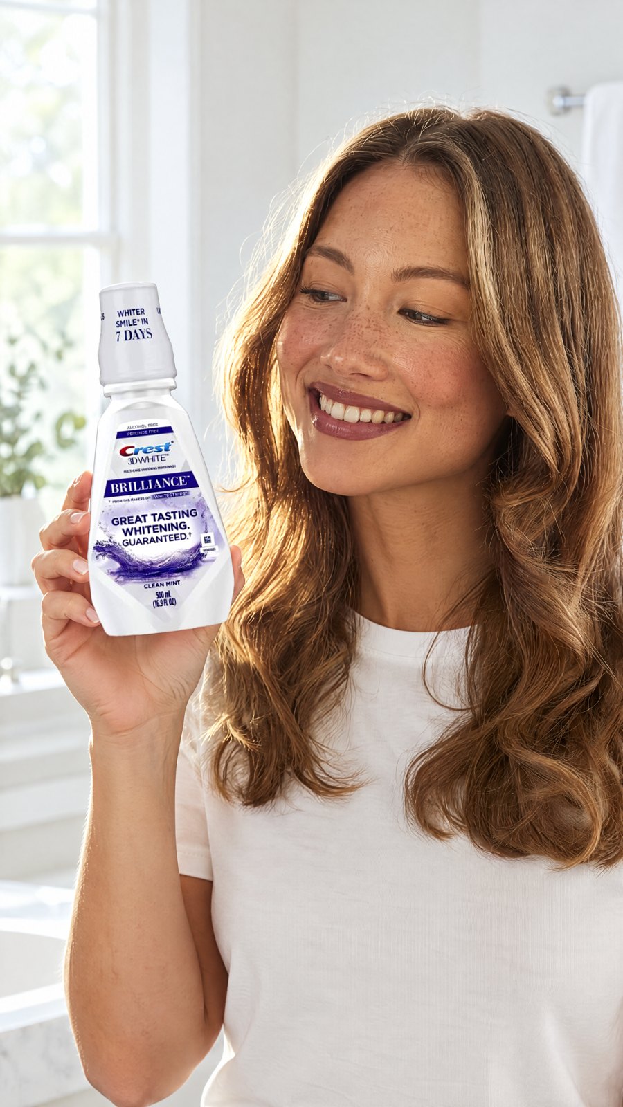 Crest - 3D White Brilliance Whitening Rinse (Clean Mint) — close-up with model