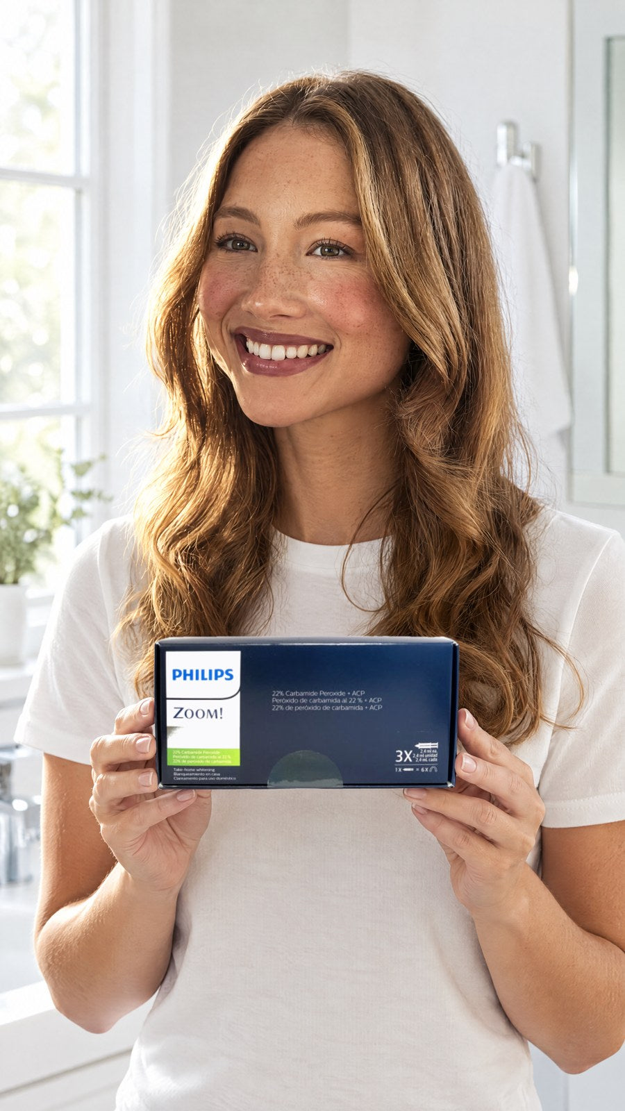 Philips Zoom NiteWhite 22% Teeth Whitening Kit Gel 3 syringes — held by model