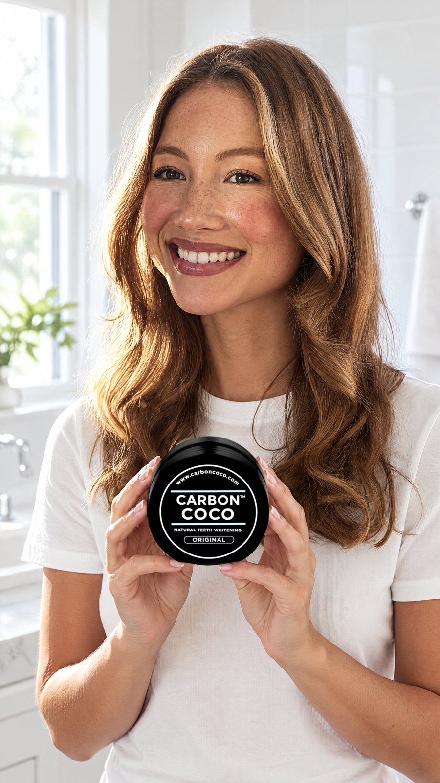 CARBONCOCO - Natural Teeth Whitening+Toothpaste+alcohol free rinse set — held by model