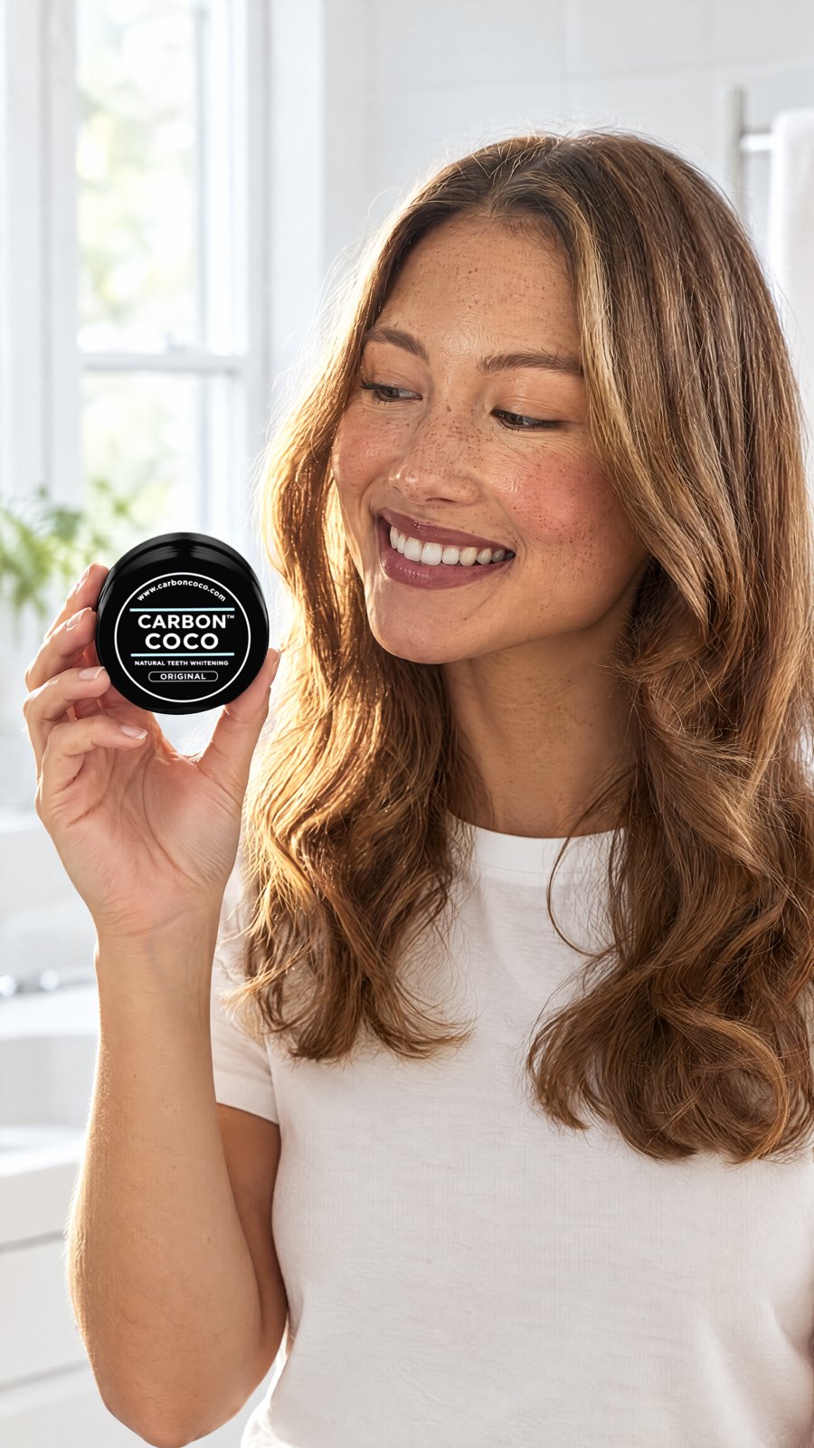 CARBONCOCO - Natural Teeth Whitening+Toothpaste+alcohol free rinse set — close-up with model
