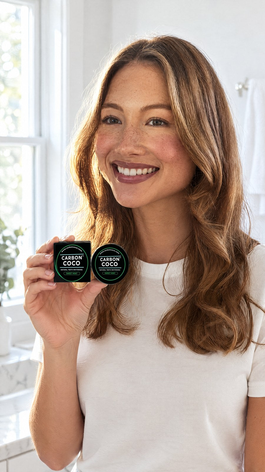 CARBONCOCO-Mint Natural Teeth Whitening+Sakura Toothpaste+flosser set — held by model