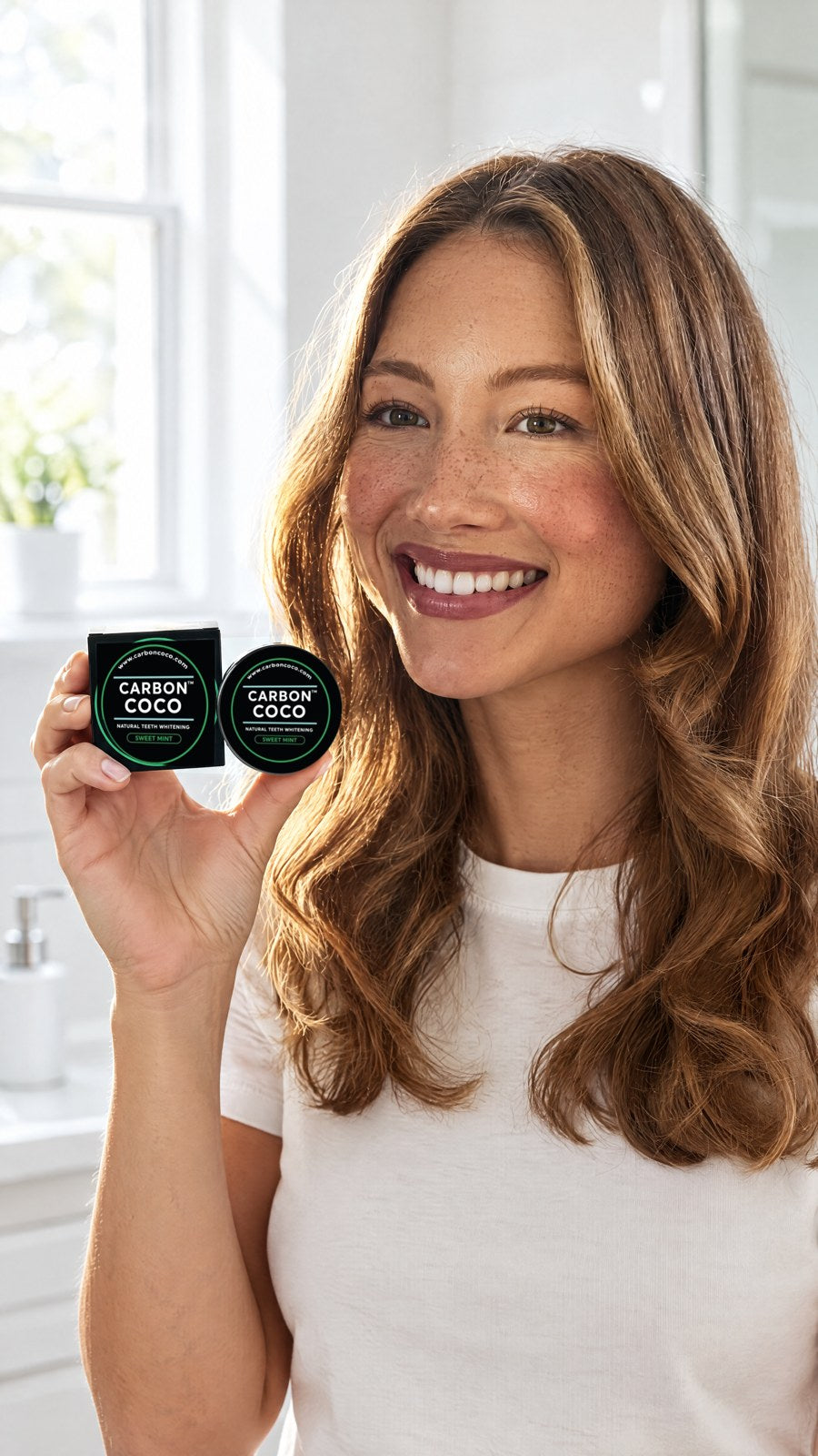 CARBONCOCO-Mint Natural Teeth Whitening+Sakura Toothpaste+flosser set — close-up with model