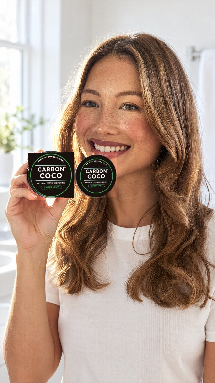 CARBONCOCO - Mint Natural Teeth Whitening+Peach Toothpaste+flosser set — close-up with model