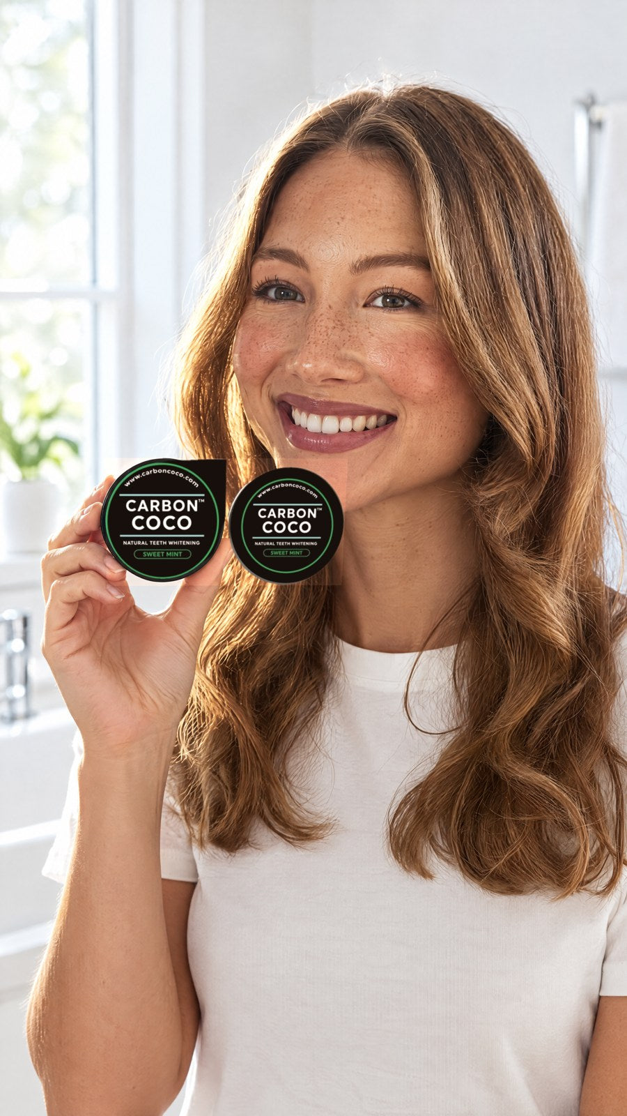 CARBONCOCO - Teeth Whitening Cleaning Kit(Teeth whitening powder-Mint) — close-up with model