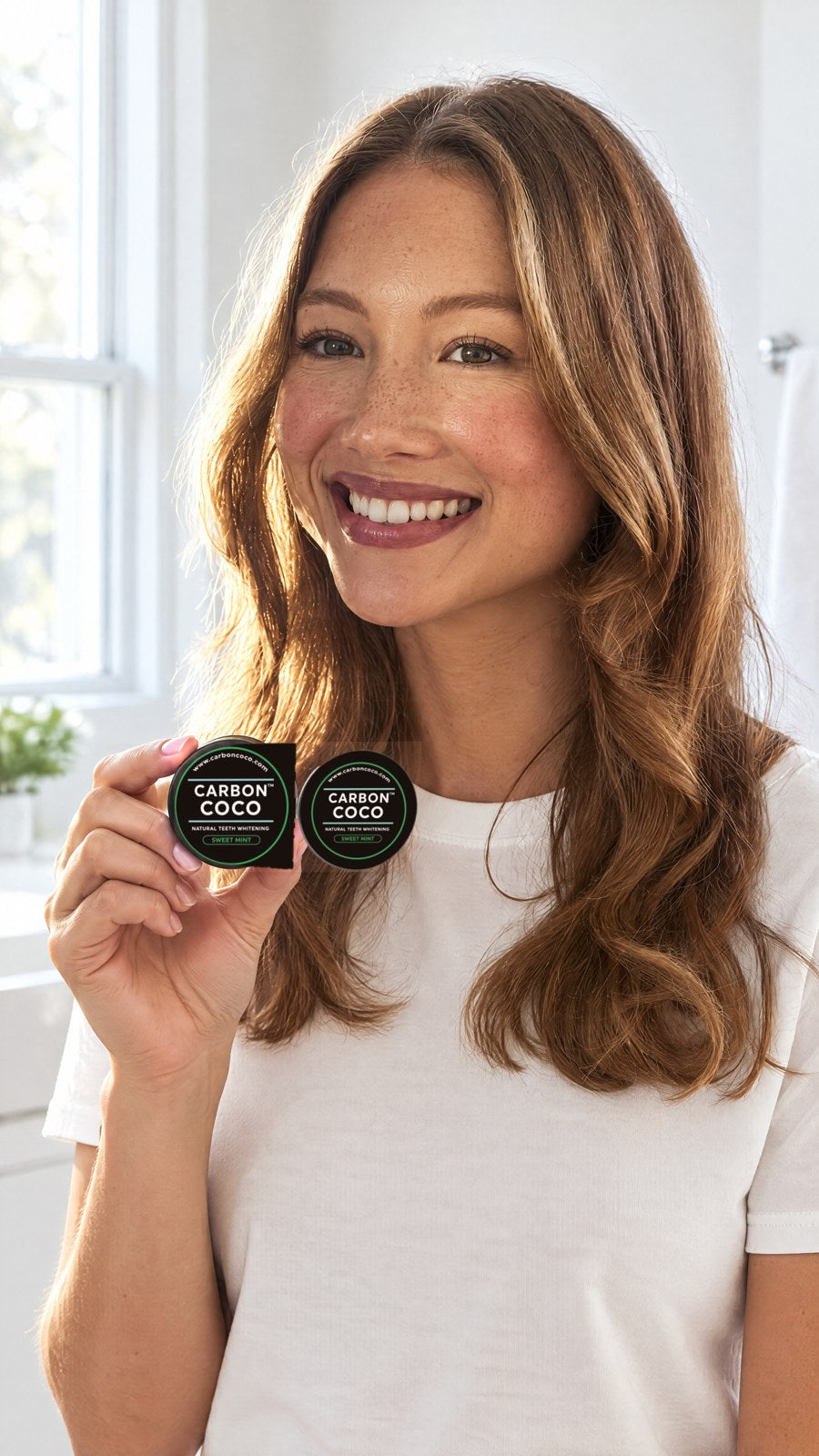 CARBONCOCO-Natural Teeth Whitening(Sweet Mint)+Charcoal Toothpaste set — held by model
