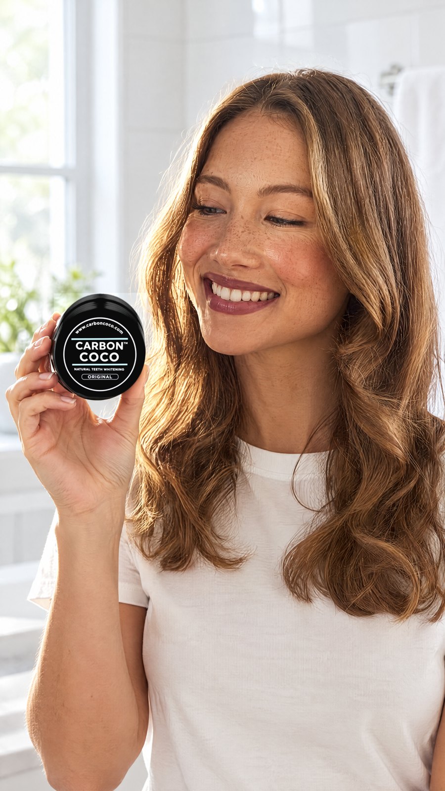 CARBONCOCO - Natural Teeth Whitening+Charcoal Toothpaste (Peach) set — close-up with model