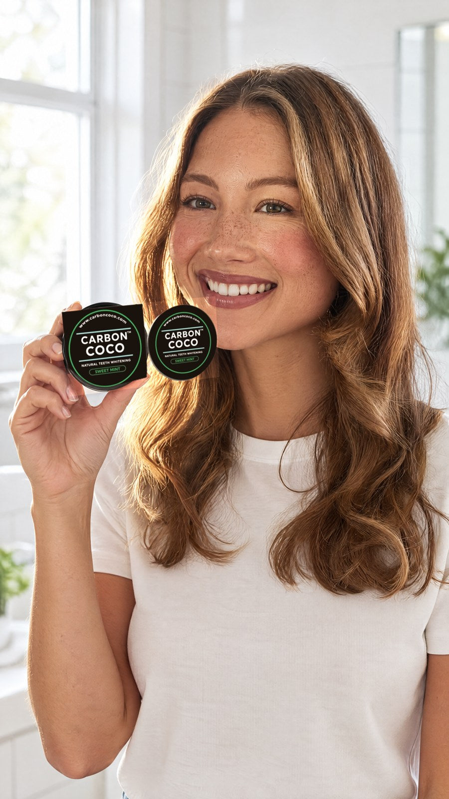 CARBONCOCO-Teeth Whitening(Sweet Mint)+Toothpaste+mouthwash set — close-up with model