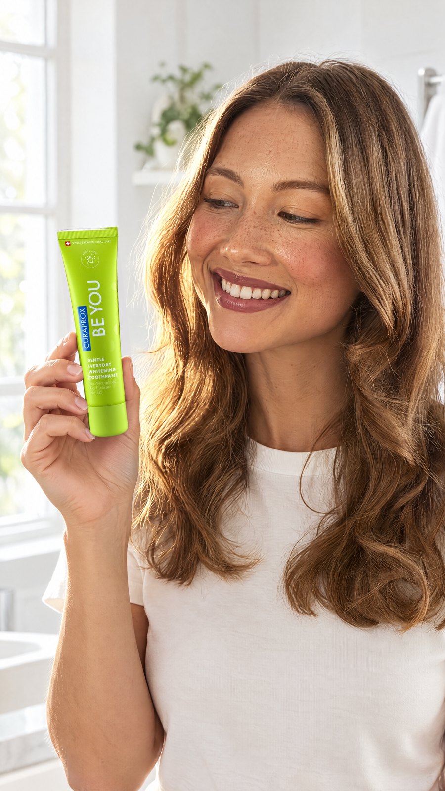CURAPROX - [BE YOU.] Apple + Aloe Toothpaste 60ml (Explorer) — close-up with model