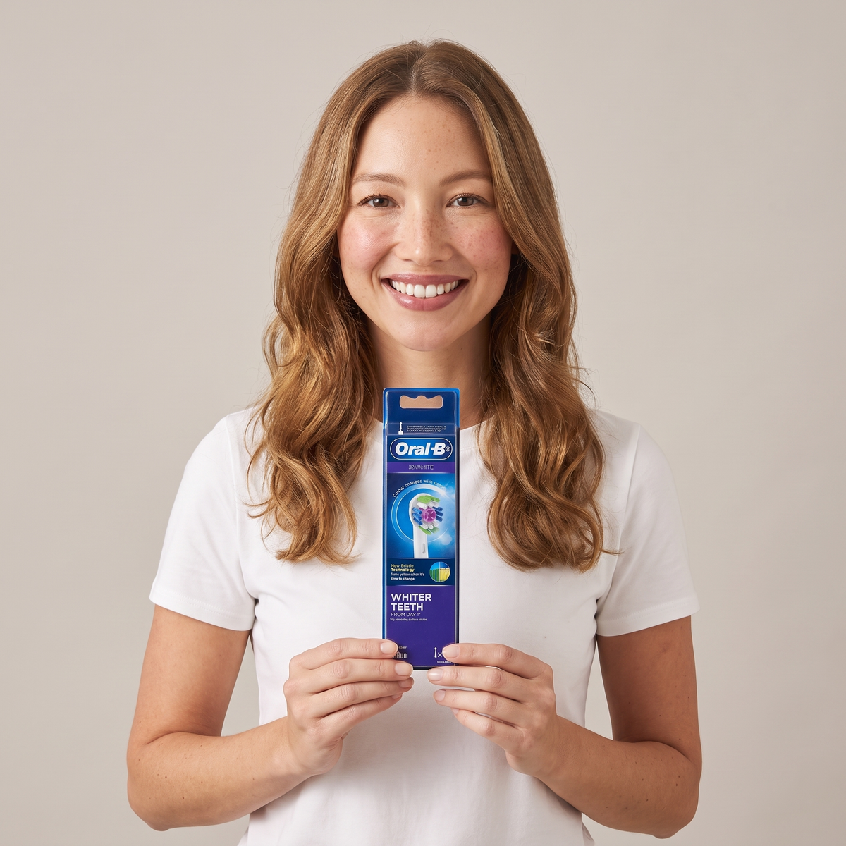 Oral-B 3D White heads pack in hand