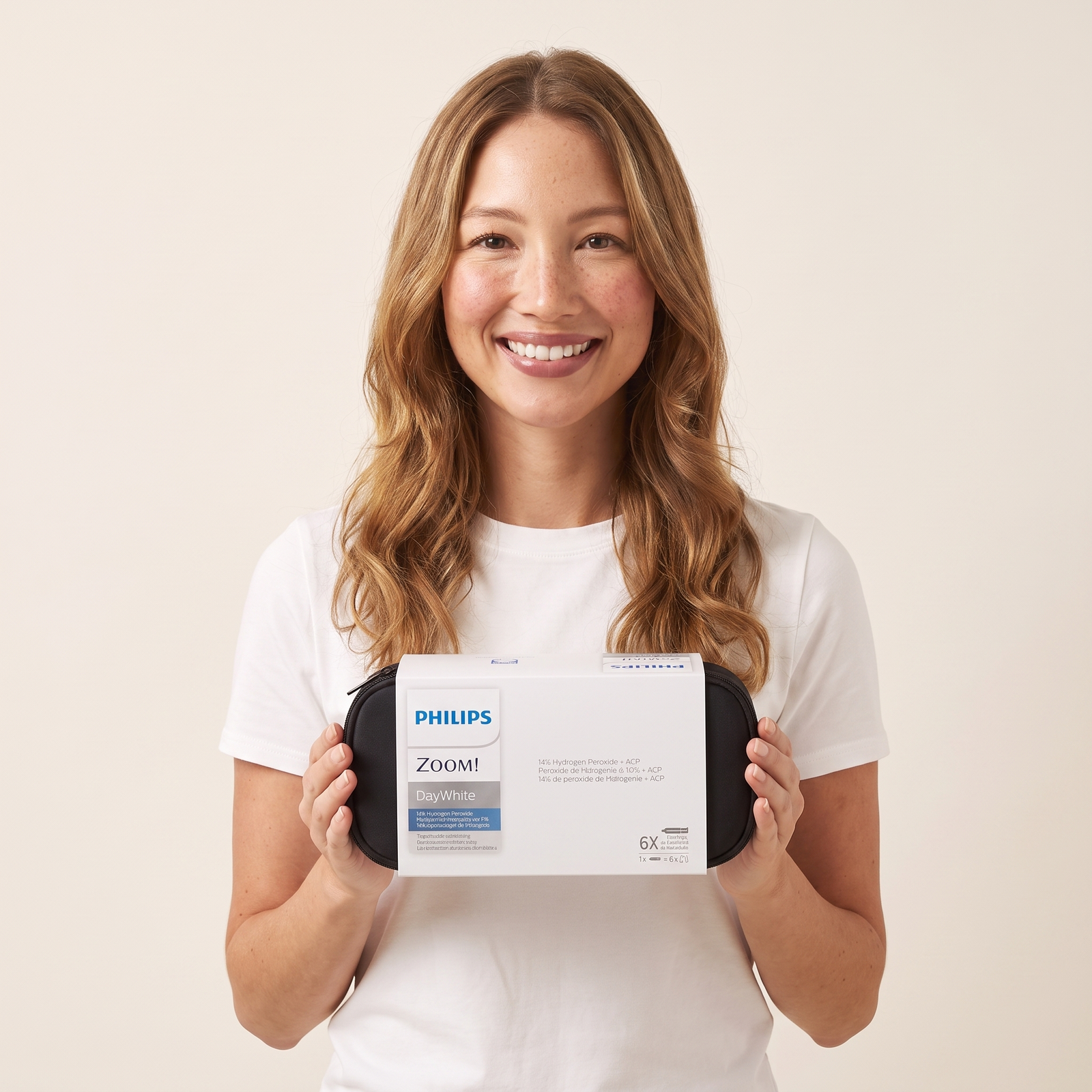Zoom DayWhite kit in hand