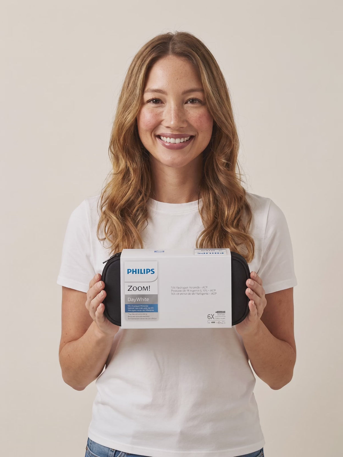 Philips Zoom DayWhite 6-syringe kit in hand
