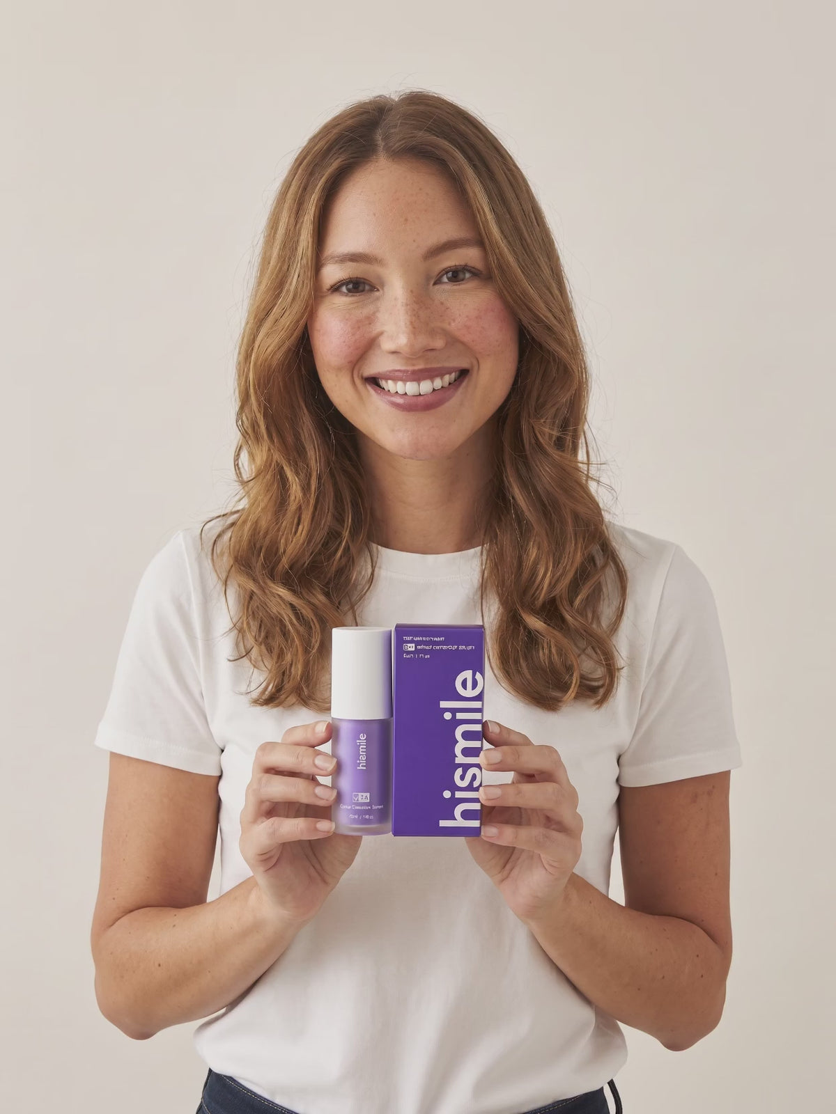 Hismile V34 serum in hand