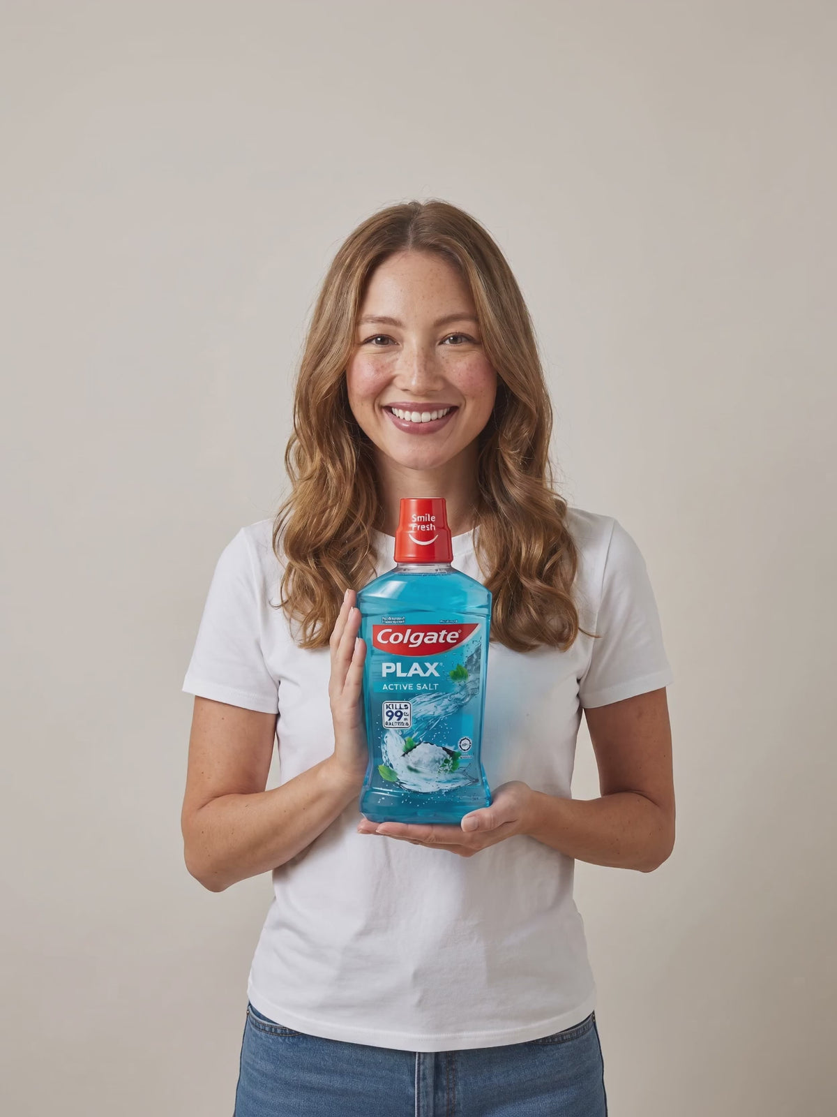 Colgate Plax 1L in hand